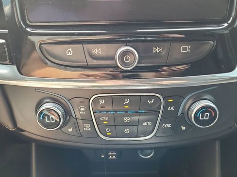 Used 2020 Chevrolet Traverse RS AWD/4WD image 21