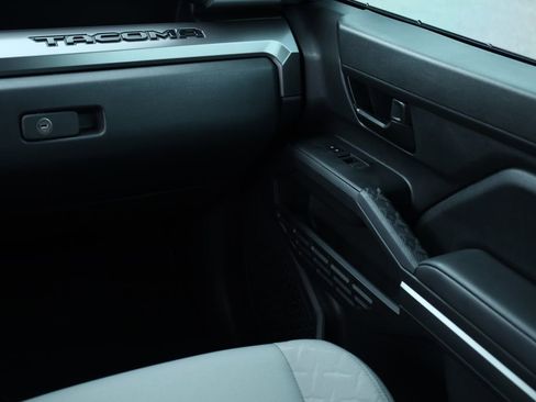 Used 2025 Toyota Tacoma SR5 image 22