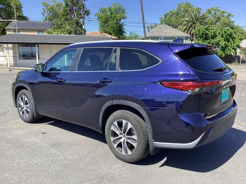Used 2023 Toyota Highlander XLE AWD/4WD image 7