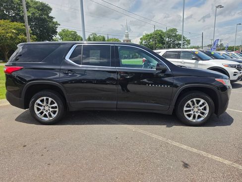 Used 2021 Chevrolet Traverse LS FWD image 6