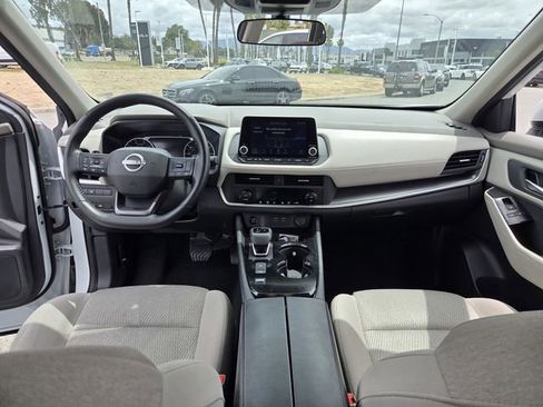 Used 2025 Nissan Rogue SV FWD image 13