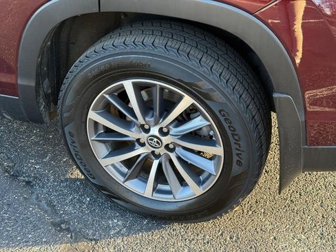 Used 2019 Toyota Highlander XLE image 9