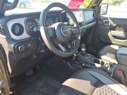 Used 2025 Jeep Wrangler Sport AWD/4WD image 18