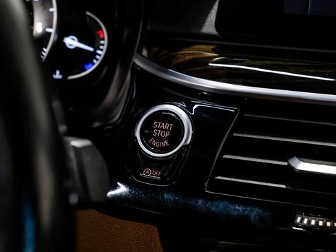 Used 2019 BMW 540i w/ M Sport Package image 32