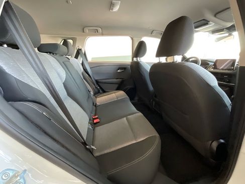 Used 2023 Nissan Rogue SV image 21