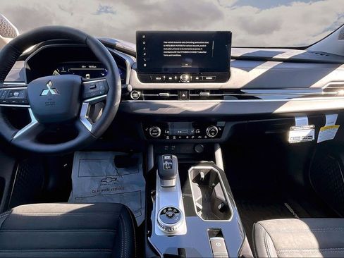 New 2026 Mitsubishi Outlander FWD image 5