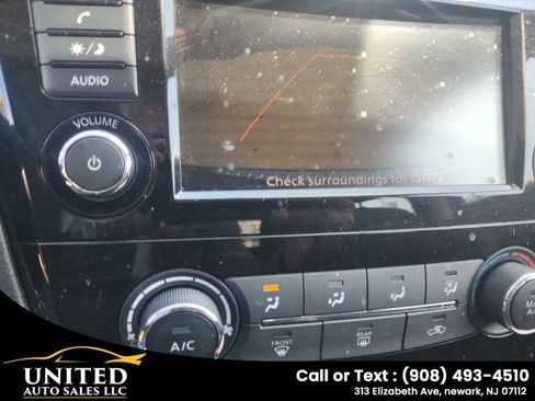 Used 2018 Nissan Rogue S image 18