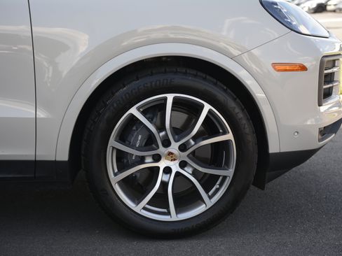 Certified 2026 Porsche Cayenne AWD/4WD image 11
