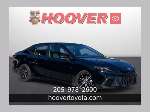Used 2025 Toyota Camry SE FWD image 1