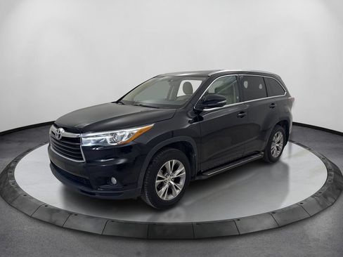 Used 2015 Toyota Highlander XLE FWD image 1