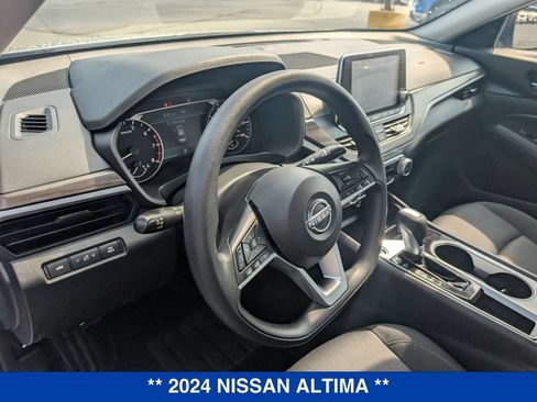 Used 2024 Nissan Altima 2.5 SV FWD image 13