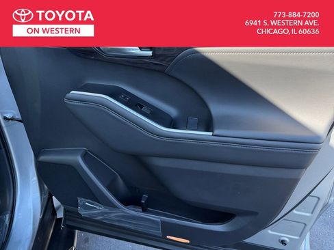 New 2025 Toyota Highlander Limited image 24
