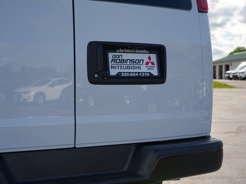 Used 2017 Chevrolet Express 2500 RWD image 10