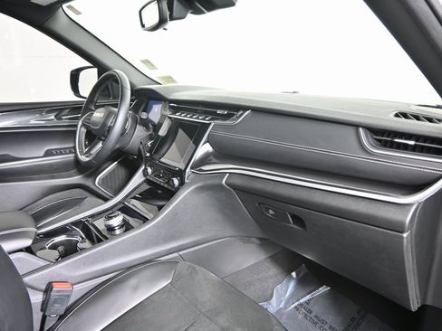 Used 2022 Jeep Grand Cherokee L Laredo image 14