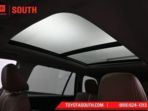 Used 2025 Toyota Grand Highlander AWD image 22