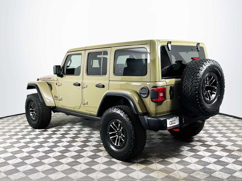 Used 2025 Jeep Wrangler Unlimited Rubicon AWD/4WD image 5