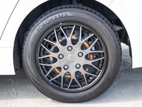 Used 2021 Toyota Corolla LE image 9