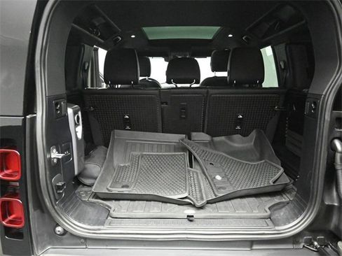 Used 2022 Land Rover Defender 110 SE image 24