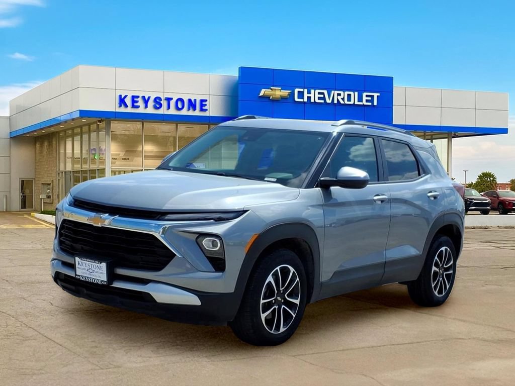 Used 2025 Chevrolet TrailBlazer LT FWD image 3
