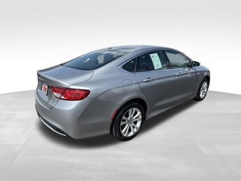 Used 2015 Chrysler 200 Limited w/ Convenience Group FWD image 4