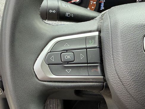 Used 2024 Jeep Compass Latitude AWD/4WD image 16