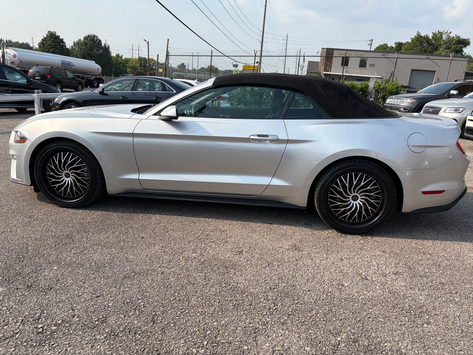 Used 2018 Ford Mustang Premium w/ Equipment Group 201A RWD image 7