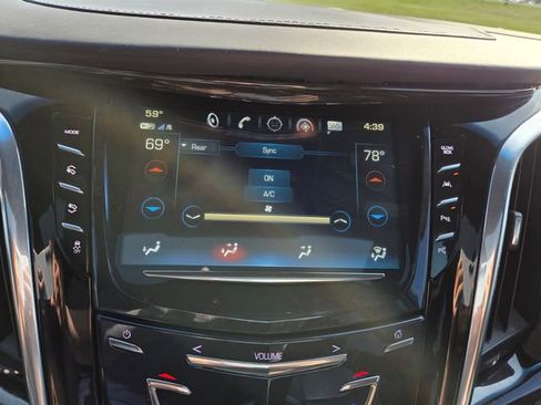 Used 2017 Cadillac Escalade ESV Platinum AWD/4WD image 31