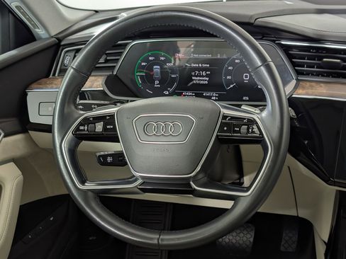 Used 2019 Audi e-tron Prestige w/ Prestige Package image 20