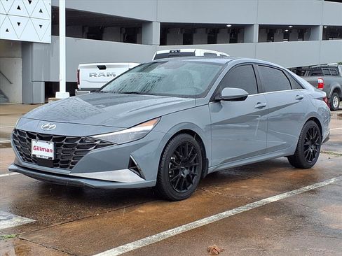 Used 2022 Hyundai Elantra Limited image 25