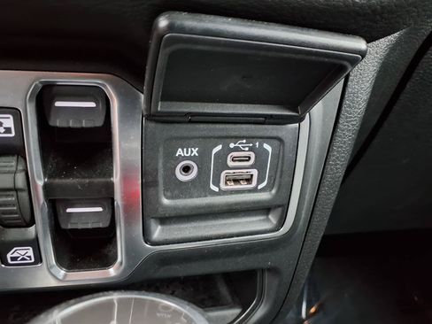 Used 2024 Jeep Wrangler Unlimited Sport AWD/4WD image 8