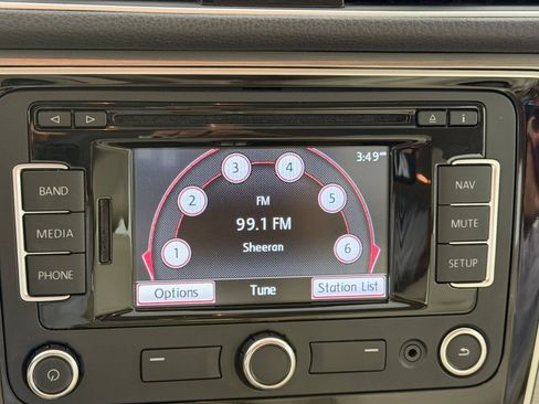 Used 2015 Volkswagen Passat 1.8T SE FWD image 18