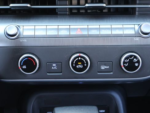 Used 2024 Hyundai Kona SE image 18