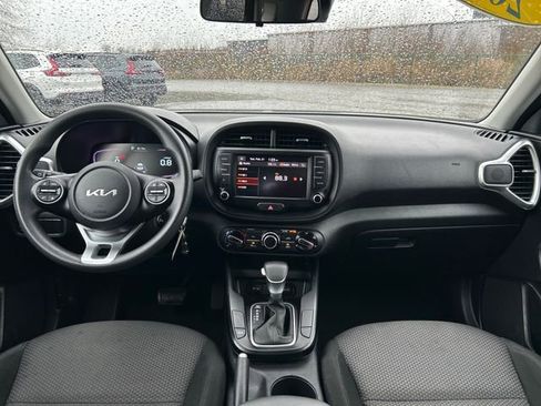 Used 2023 Kia Soul LX image 13