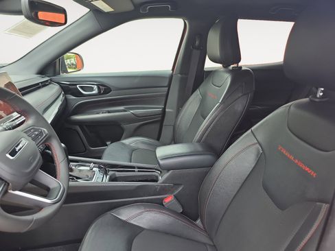Used 2025 Jeep Compass Trailhawk AWD/4WD image 21