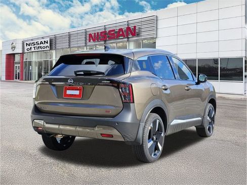 New 2026 Nissan Kicks SR image 7