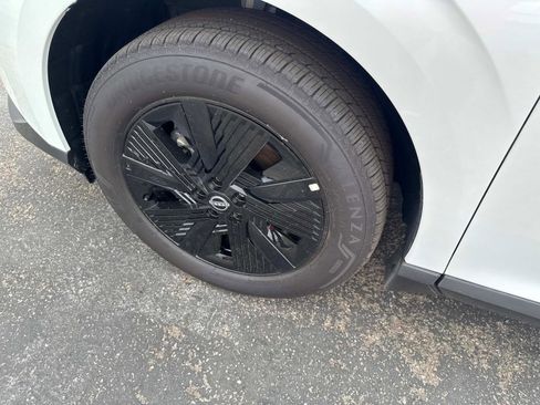 New 2025 Nissan Murano SV FWD image 9