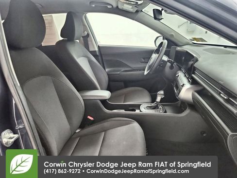 Used 2025 Hyundai Kona SEL image 32