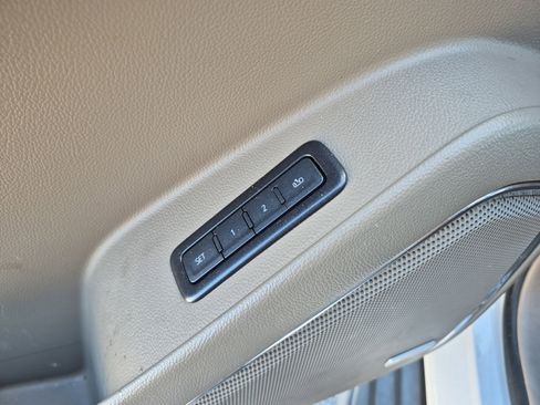 Used 2019 Chevrolet Suburban LT image 40