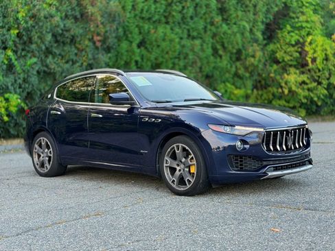Used 2018 Maserati Levante GranLusso AWD/4WD image 28