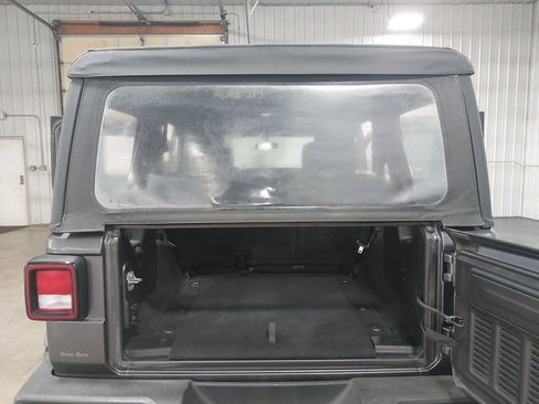 Used 2018 Jeep Wrangler Unlimited Sport AWD/4WD image 12