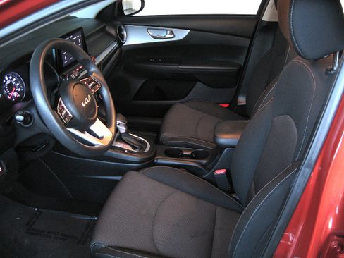 Used 2023 Kia Forte LXS image 6