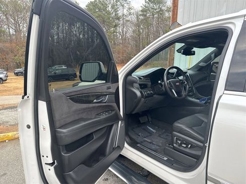 Used 2020 Cadillac Escalade Platinum image 13