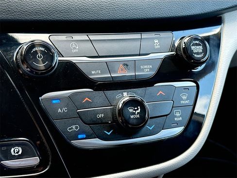 Used 2021 Chrysler Voyager Lxi image 20