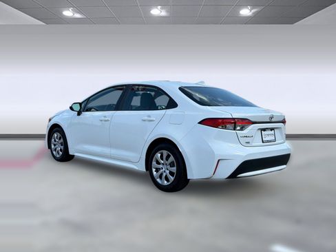 Used 2022 Toyota Corolla LE FWD image 3