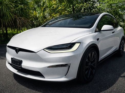 Used 2022 Tesla Model X Plaid image 1
