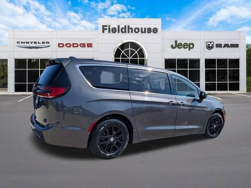 Used 2023 Chrysler Pacifica Touring-L image 12