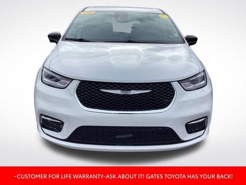 Used 2024 Chrysler Pacifica Touring-L image 2