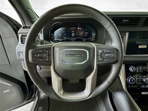 Used 2023 GMC Yukon XL Denali image 9