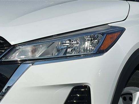 New 2025 Nissan Kicks Play S image 4