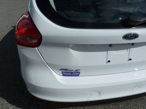 Used 2015 Ford Focus SE w/ Equipment Group 201A FWD image 9